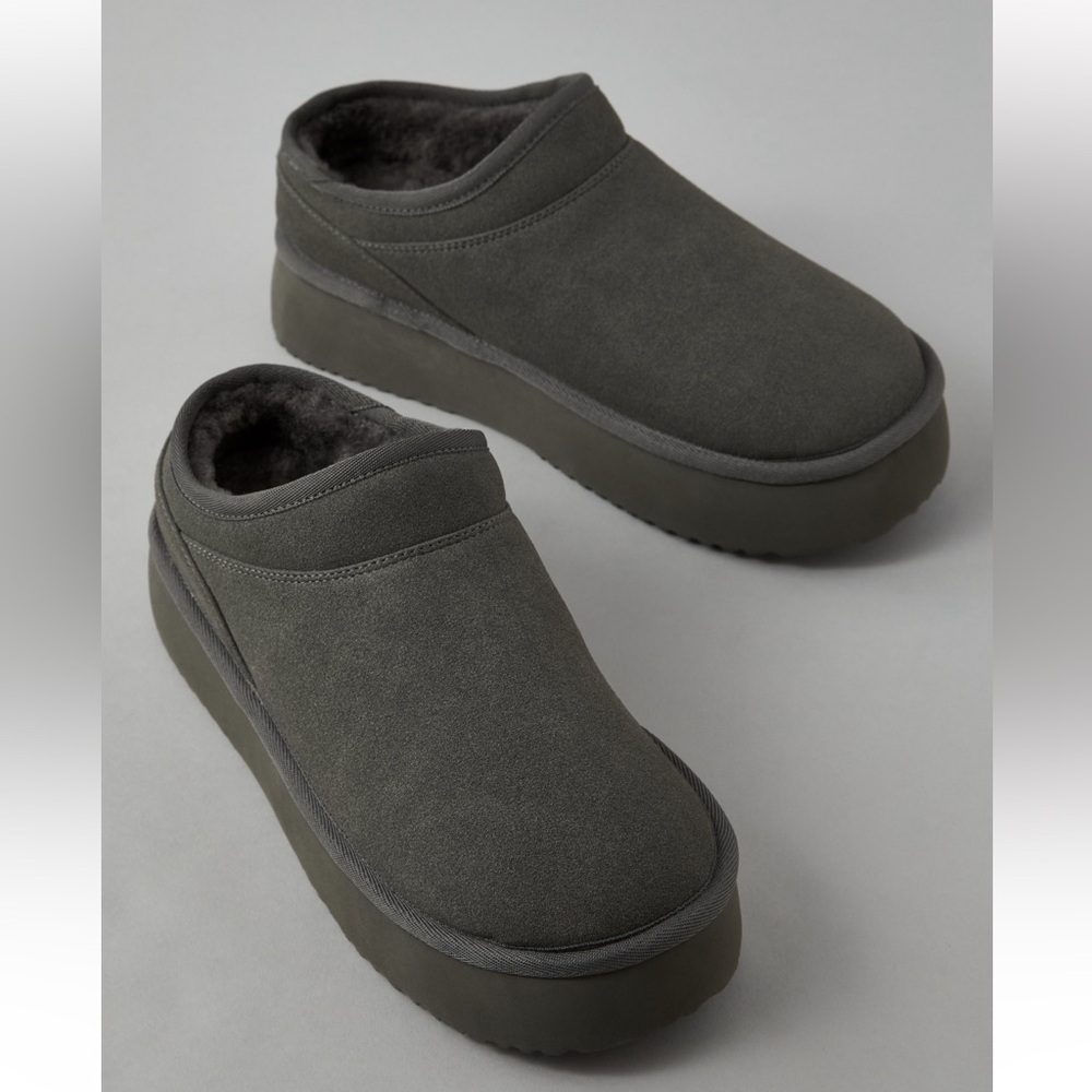 NWT AE The Hangout Slip-On Slippers